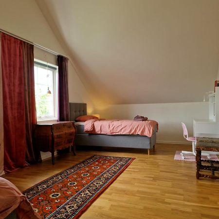 Lila Rummet - Rum Naera Bad Och Centrum, 1 Tr Upp - Saengklaeder & Handdukar Ingar Färjestaden エクステリア 写真