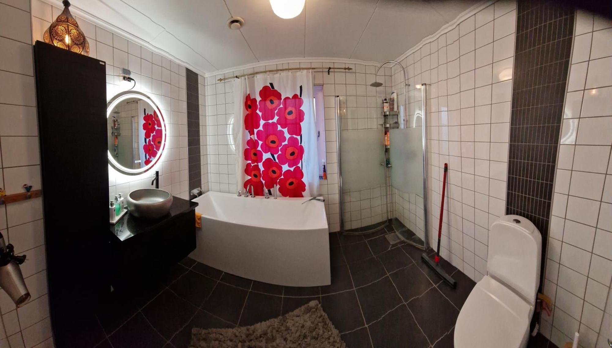 Lila Rummet - Rum Naera Bad Och Centrum, 1 Tr Upp - Saengklaeder & Handdukar Ingar Färjestaden エクステリア 写真